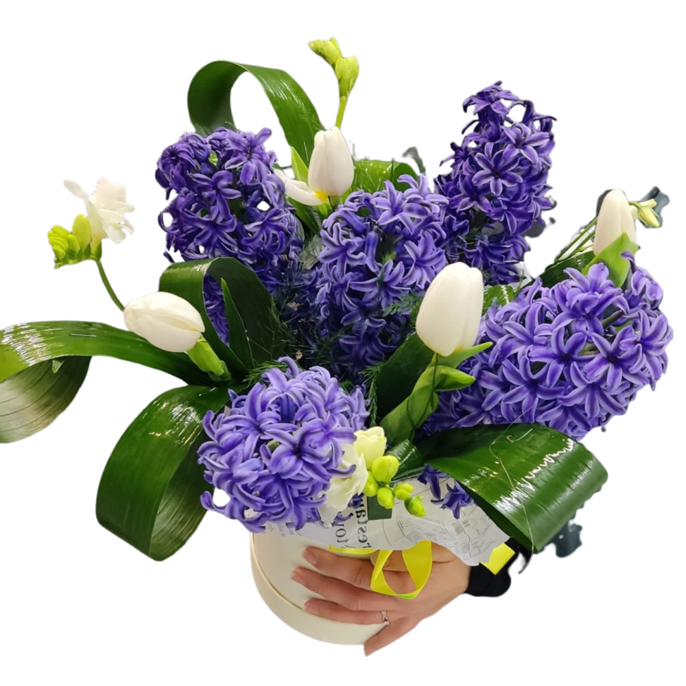 Compoziție cu flori albe și mov [3]