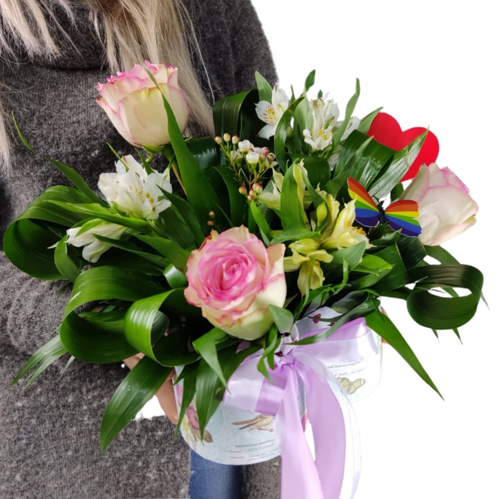 Cutie inimă cu trandafiri roz, alstromeria și wax flowers [1]