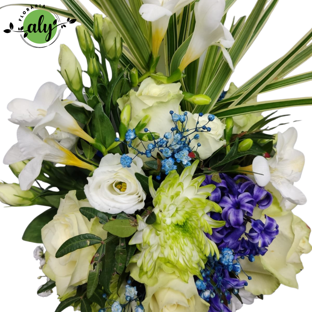 Lumânare de botez cu trandafiri, lisianthus, frezii, crizanteme și gypsophila [3]