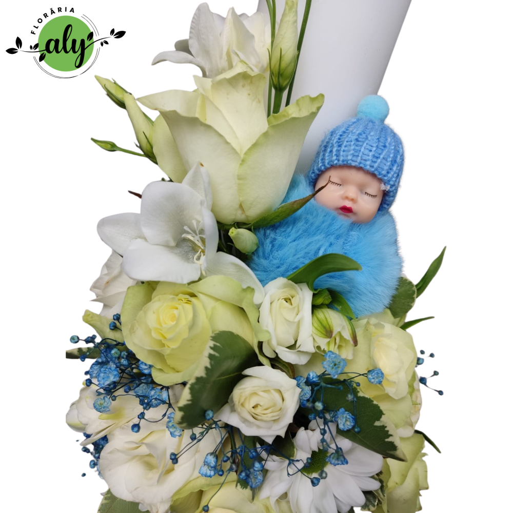 Lumânare de botez cu trandafiri, lisianthus, frezii și jucărie bebe [2]