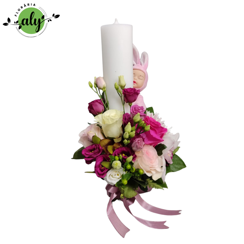 Lumânare de botez cu trandafiri, lisianthus, frezii și jucărie somnorilă [1]