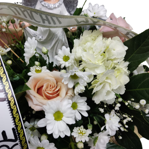 Aranjament funerar cu trandafiri, crizanteme, hortensia și statuietă îngeraș [2]