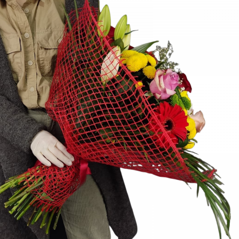 Buchet colorat cu trandafiri, crizanteme, gerbera și crin [2]