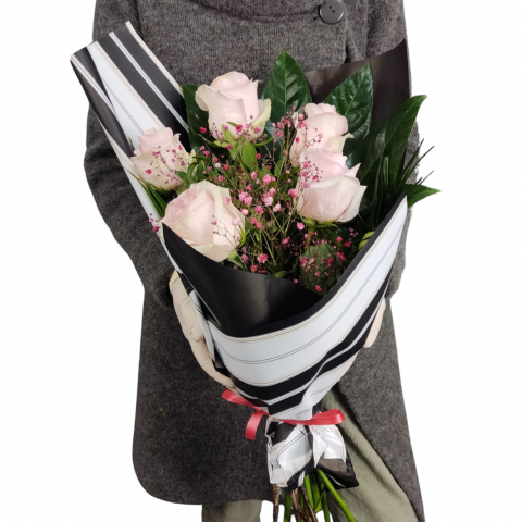 Buchet cu trandafiri roz pal [1]