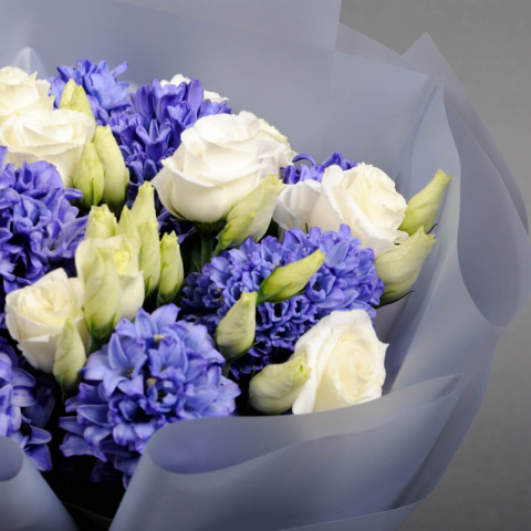 Buchet de zambile, lisianthus și trandafiri [1]