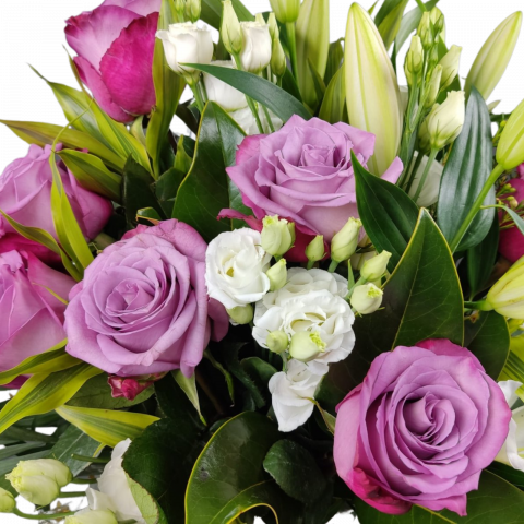 Buchet delicat cu trandafiri, lisianthus și crin imperial [1]