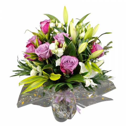COLECȚIA DELUXE - Buchet delicat cu trandafiri, lisianthus și crin imperial