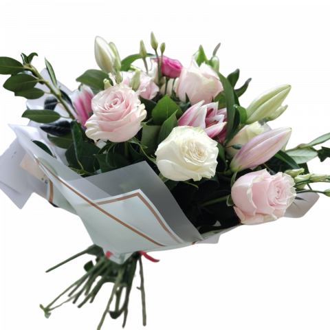 Buchet elegant cu lisianthus, crini imperiali și trandafiri [1]