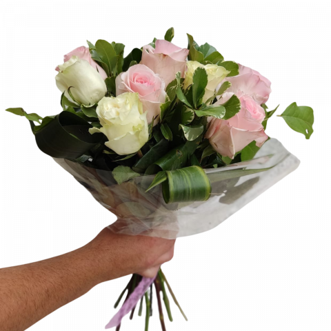 Buchet trandafiri albi și roz prăfuit [1]