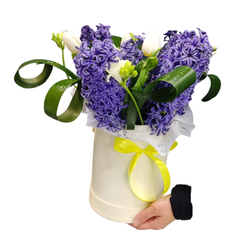 Compoziție cu flori albe și mov [0]