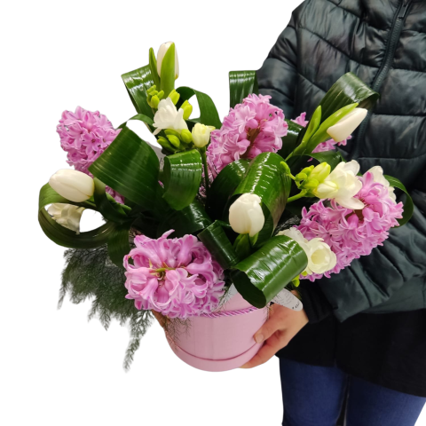 Compoziție cu zambile, lalele și frezii [2]