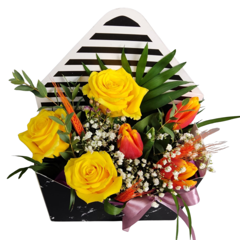 Compoziție tip plic cu lalele și trandafiri [2]