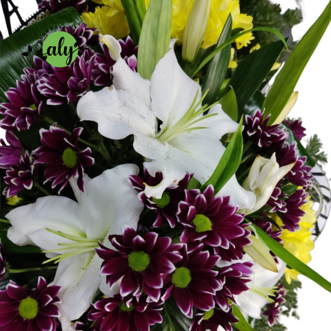 Coroană funerară 3D din crizanteme și crini imperiali [2]