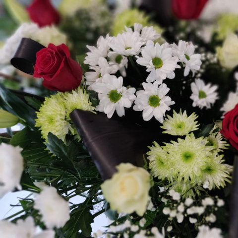 Coș Funerar Florentin mare cu trandafiri, crizanteme și crini imperiali [2]