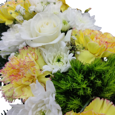 Jerbă funerară inimă cu flori galbene, albe și verzi [2]