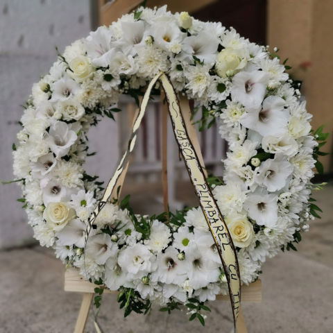 Jerbă funerară rotundă cu flori albe și stativ de lemn [2]