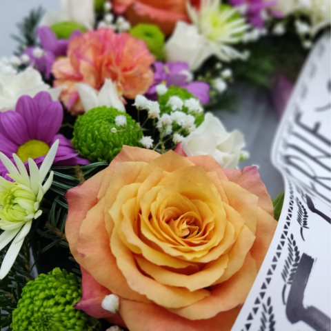 Jerbă funerară rotundă cu flori naturale [1]