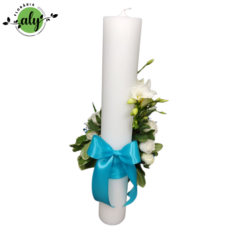 Lumânare de botez cu trandafiri, lisianthus, frezii și jucărie bebe [2]