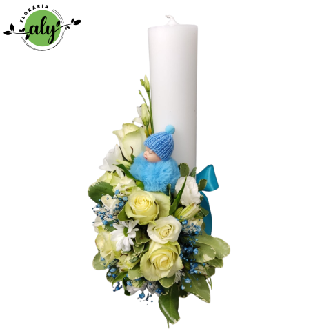 Lumânare de botez cu trandafiri, lisianthus, frezii și jucărie bebe [3]