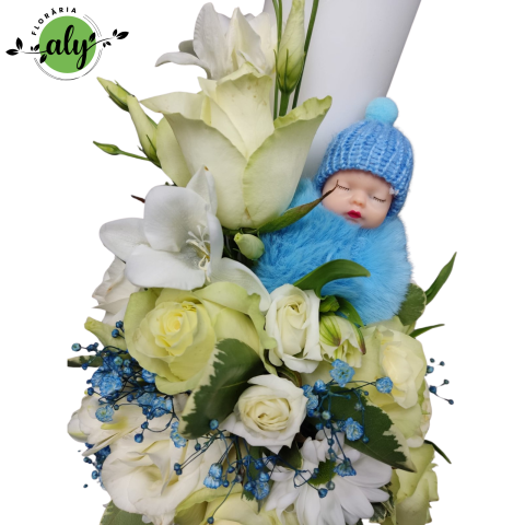 Lumânare de botez cu trandafiri, lisianthus, frezii și jucărie bebe [1]