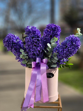 Aranjamente cu plante - Aranjament floral cu zambile