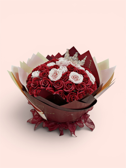 Aranjament Floral Romantic cu Trandafiri Roșii și Roz [2]