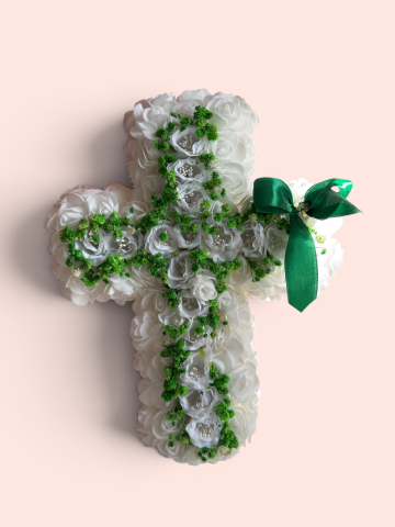 Produse Religioase - Cruce Florală Decorativă din Trandafiri de Spumă – Florăria La Cireșica