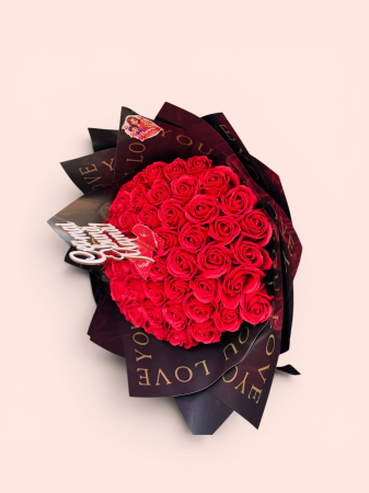 Buchete Cireșica - Buchet Premium Happy Birthday cu Trandafiri Roșii și Ambalaj Elegant LOVE