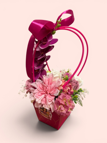 Aranjamente de Ocazie - Coșuleț Floral Premium cu Trandafiri Imperiali și Orhidee – Florăria La Cireșica