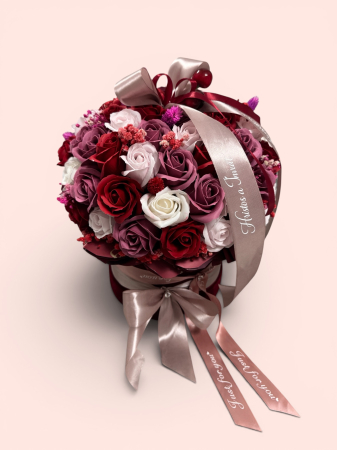 Aranjament de Ocazie Premium cu Trandafiri Decorativi în Cutie Elegantă – Roșu, Roz și Alb [1]