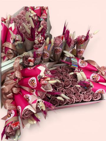 Buchete Cireșica - Mini Buchet Premium cu Trandafiri de Săpun – Florăria La Cireșica