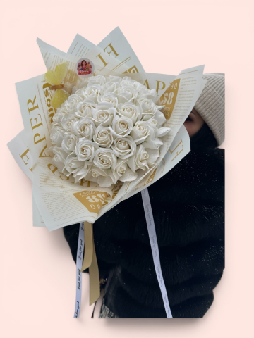 Buchet Premium Ivory cu Trandafiri Albi din Săpun – Ambalaj Luxury [1]