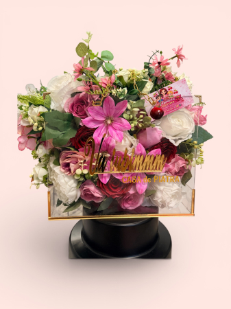 Gentuțe Florale Premium - Gentuța Cireșica – Aranjament Floral Premium în Plexiglas