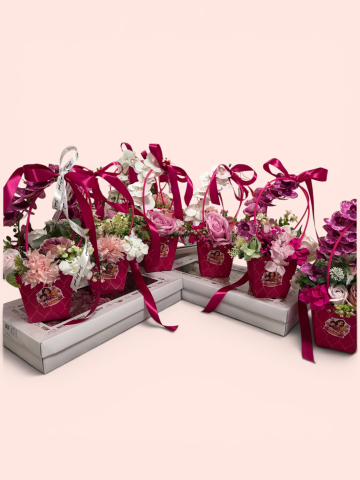 Coșuleț Floral Premium cu Trandafiri Imperiali și Orhidee – Florăria La Cireșica [1]
