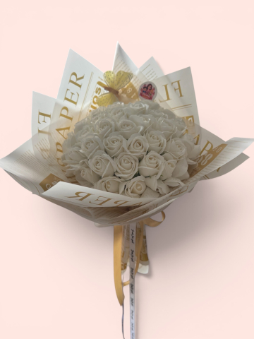 Buchete Cireșica - Buchet Premium Ivory cu Trandafiri Albi din Săpun – Ambalaj Luxury
