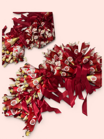 Buchete - Mini Buchet Cadou Premium cu Trandafir Imperial și Praline – Florăria La Cireșica