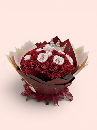 Aranjament Floral Romantic cu Trandafiri Roșii și Roz [1]