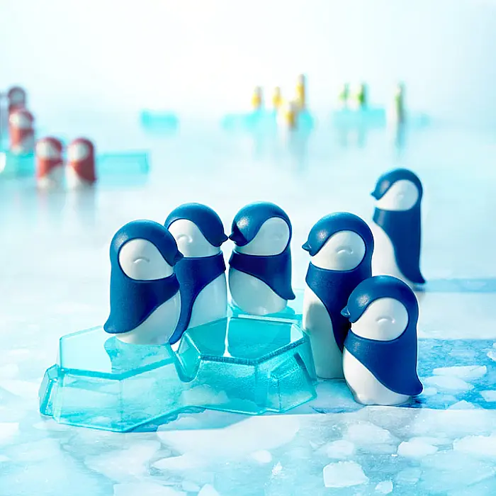 PENGUINS HUDDLE UP [3]