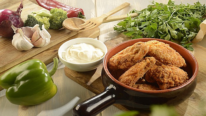 Aripioare Crispy Picante Cu Sos De Usturoi [1]