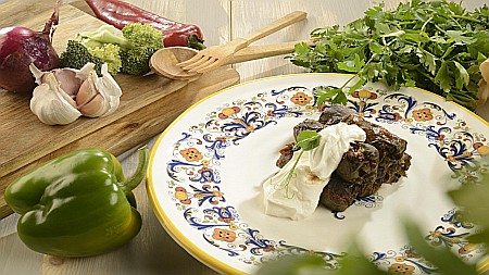 Mâncăruri tradiționale - Sărmăluțele În Foi De Viță Cu Carne Amestec Vită/porc