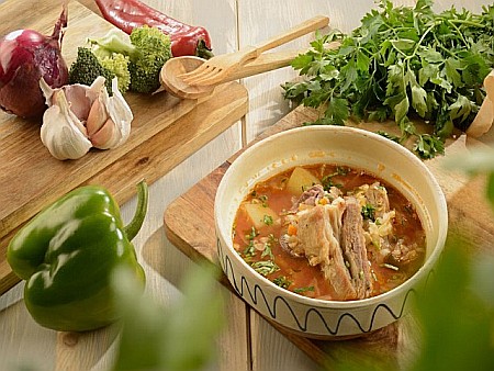 Masa de Craciun Si Revelion - Ciorba De Porc Acrita Cu Zeama De Varza