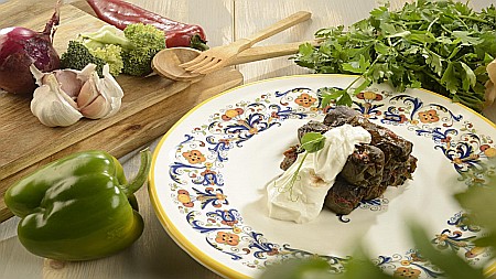 Masa de Craciun Si Revelion - Sarmalute In Foi De Vita Cu Carne Amestec