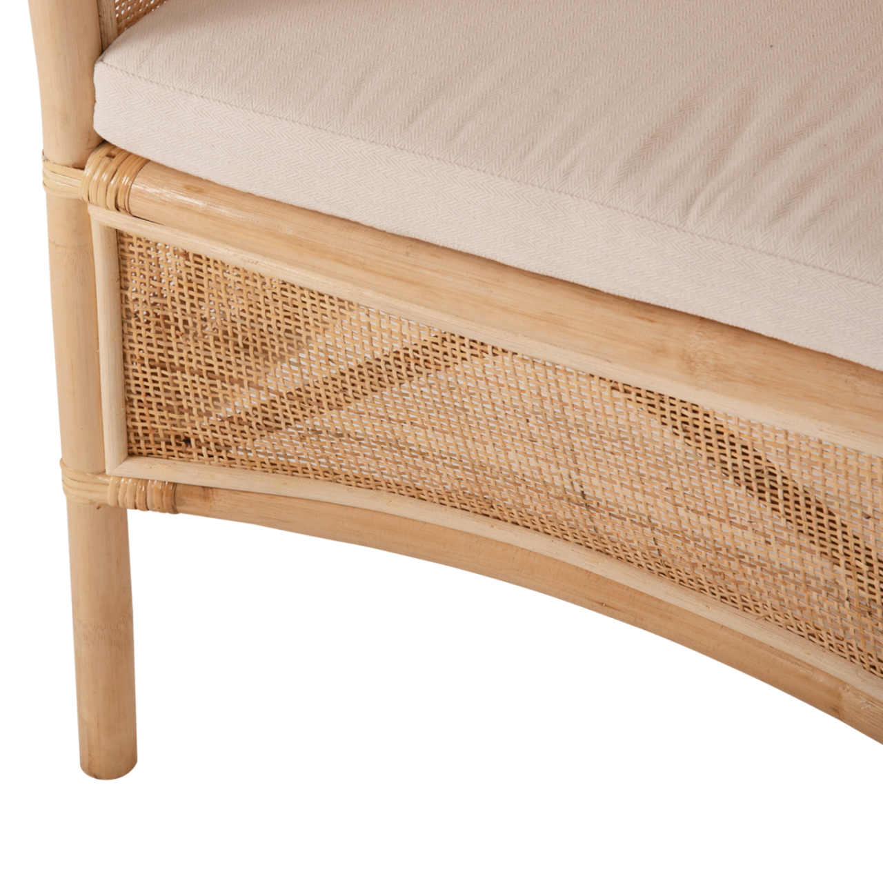 ARMCHAIR APRON HM9818 PERFORATED RATTAN IN NATURAL-WHITE CUSHION--B'RATED 75x70x85Hcm. [9]