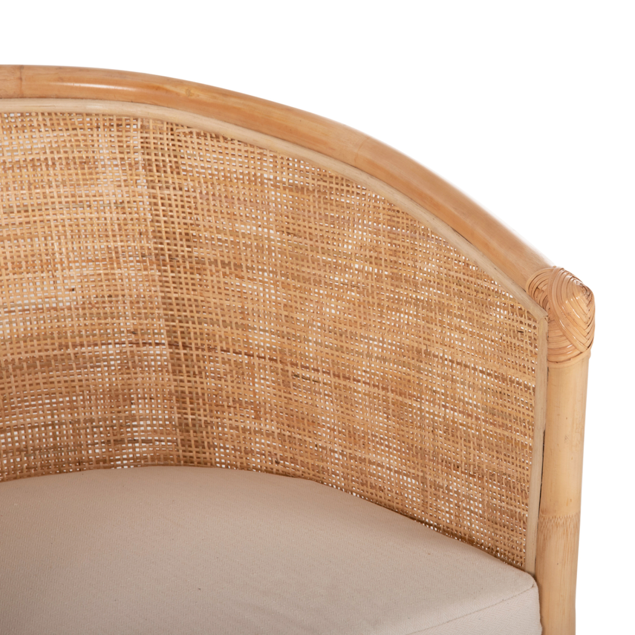 ARMCHAIR APRON HM9818 PERFORATED RATTAN IN NATURAL-WHITE CUSHION--B'RATED 75x70x85Hcm. [8]