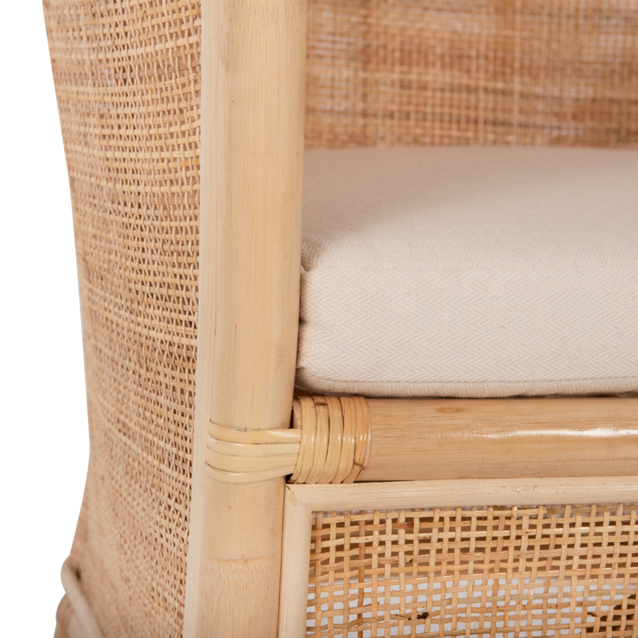ARMCHAIR APRON HM9818 PERFORATED RATTAN IN NATURAL-WHITE CUSHION--B'RATED 75x70x85Hcm. [10]