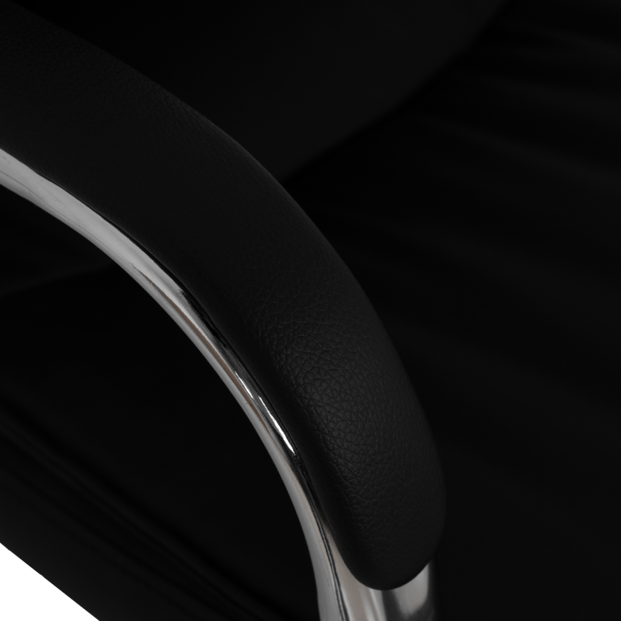 Manager's office chair HM1044.11 black with chromed base 55,5x65x111 cm. [8]