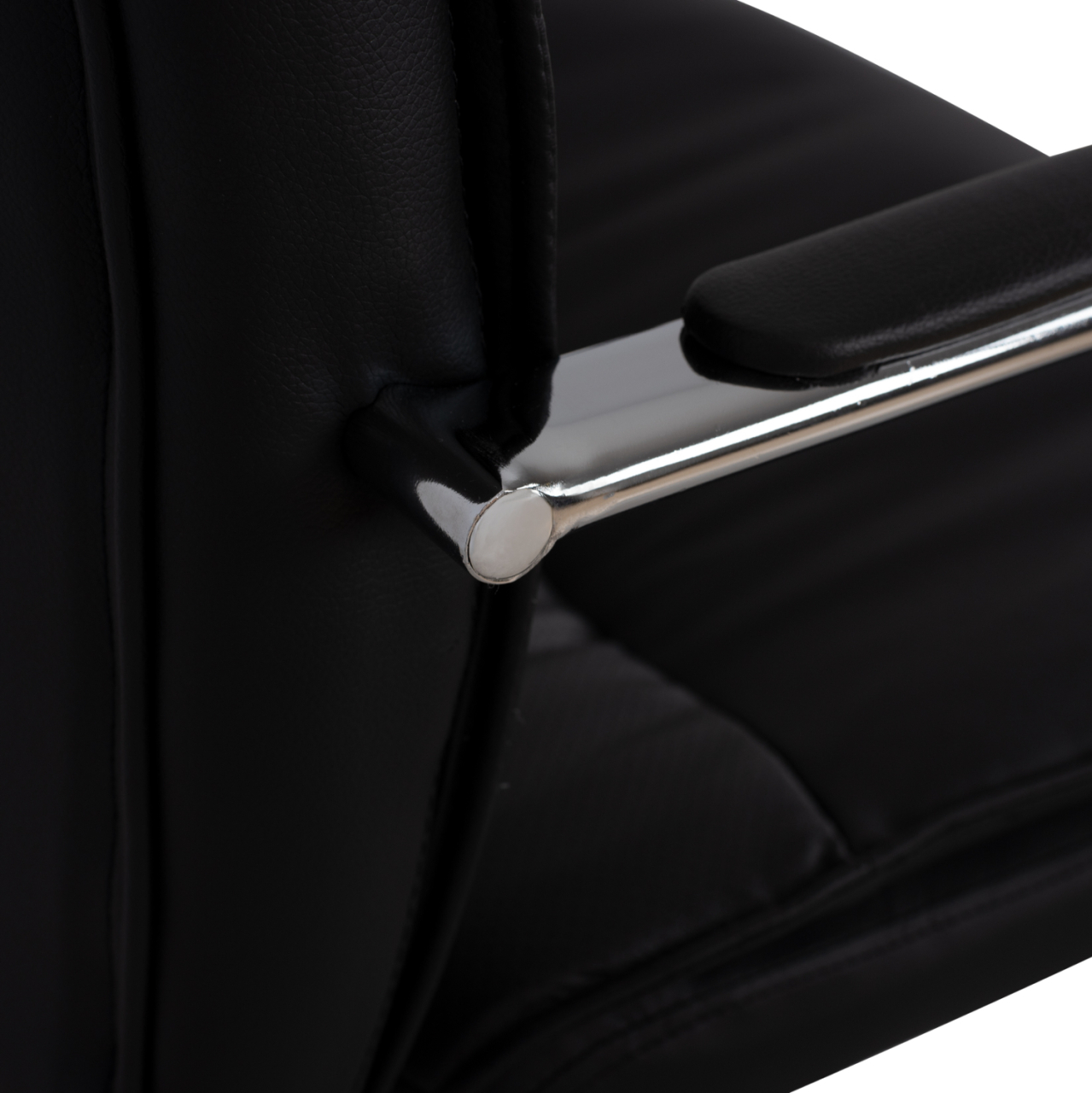 Manager's office chair HM1044.11 black with chromed base 55,5x65x111 cm. [9]