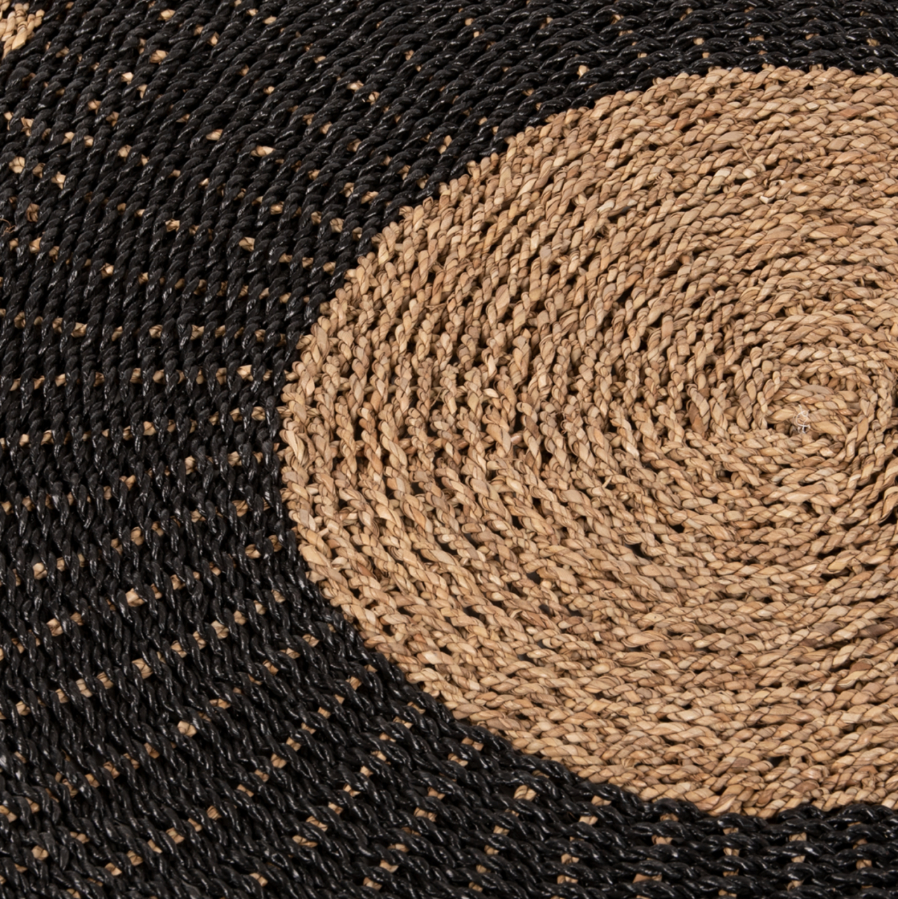 ROUND CARPET KIRKI HM7843 NATURAL SEAGRASS FIBERS IN BLACK-NATURAL COLOR Φ150cm. [3]