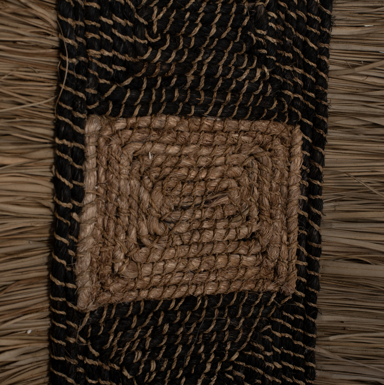 WALL DECOR MADE OF GRASS AND ABACA FIBERS IN NATURAL AND BLACK 46x8x68Hcm.HM7793 [5]