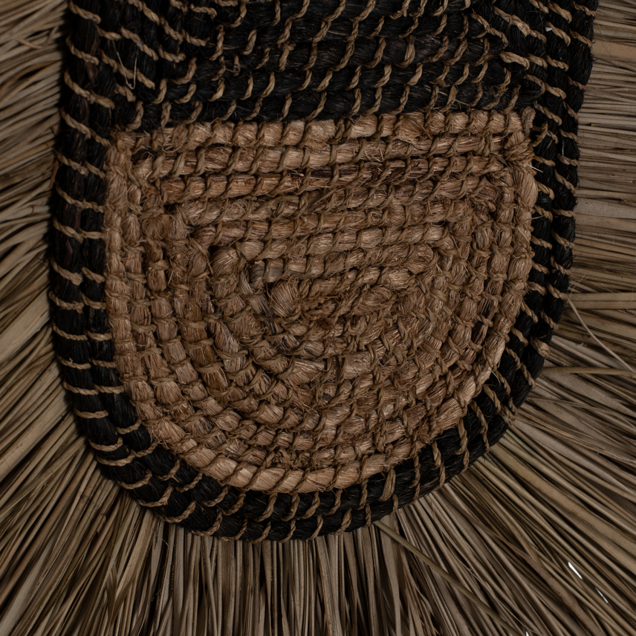 WALL DECOR MADE OF GRASS AND ABACA FIBERS IN NATURAL AND BLACK 46x8x68Hcm.HM7793 [6]